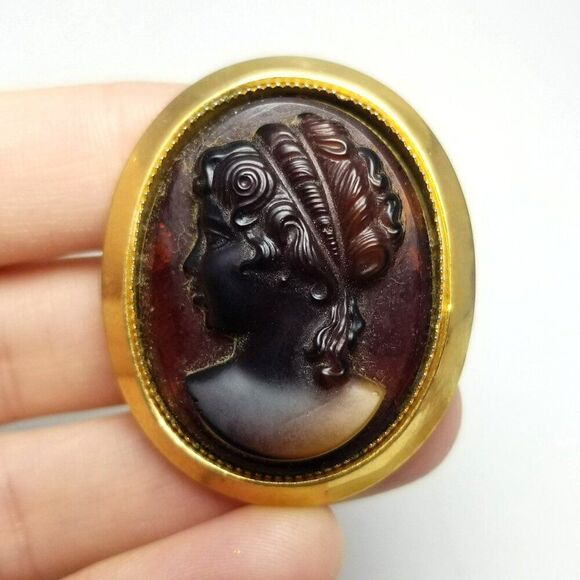 Vintage Cameo Portrait Woman Face Brooch, Dark Brown Gold Tone Frame, Oval Shape - Picture 1 of 6